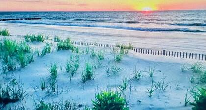 Charming Beach Cottage in Timeless Rehoboth Beach, under 5 min to Boardwalk!