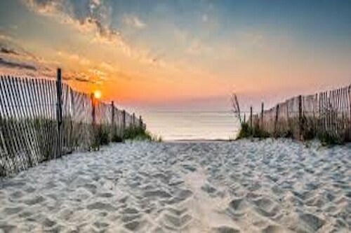 Charming Beach Cottage in Timeless Rehoboth Beach, under 5 min to Boardwalk!