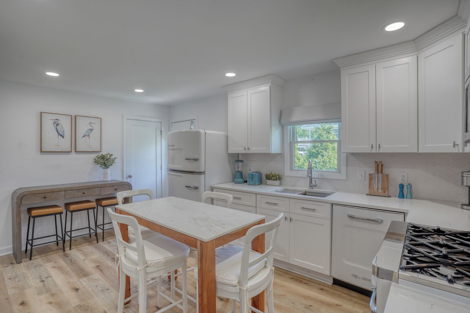 冰箱、微波炉、烤箱、炉灶