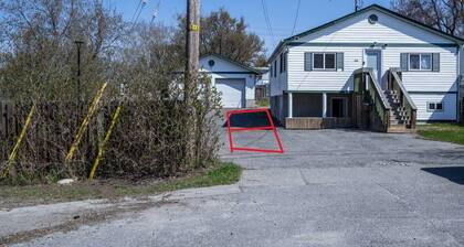 Cozy 2BR Apt near Downtown | Free Parking & Wi Fi