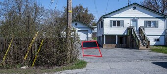 Cozy 2BR Apt near Downtown | Free Parking & Wi Fi