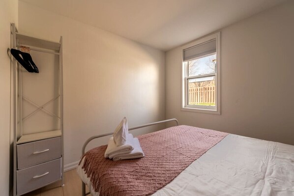 2 bedrooms, desk, iron/ironing board, free WiFi