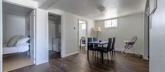 Cozy 2BR Apt near Downtown | Free Parking & Wi Fi