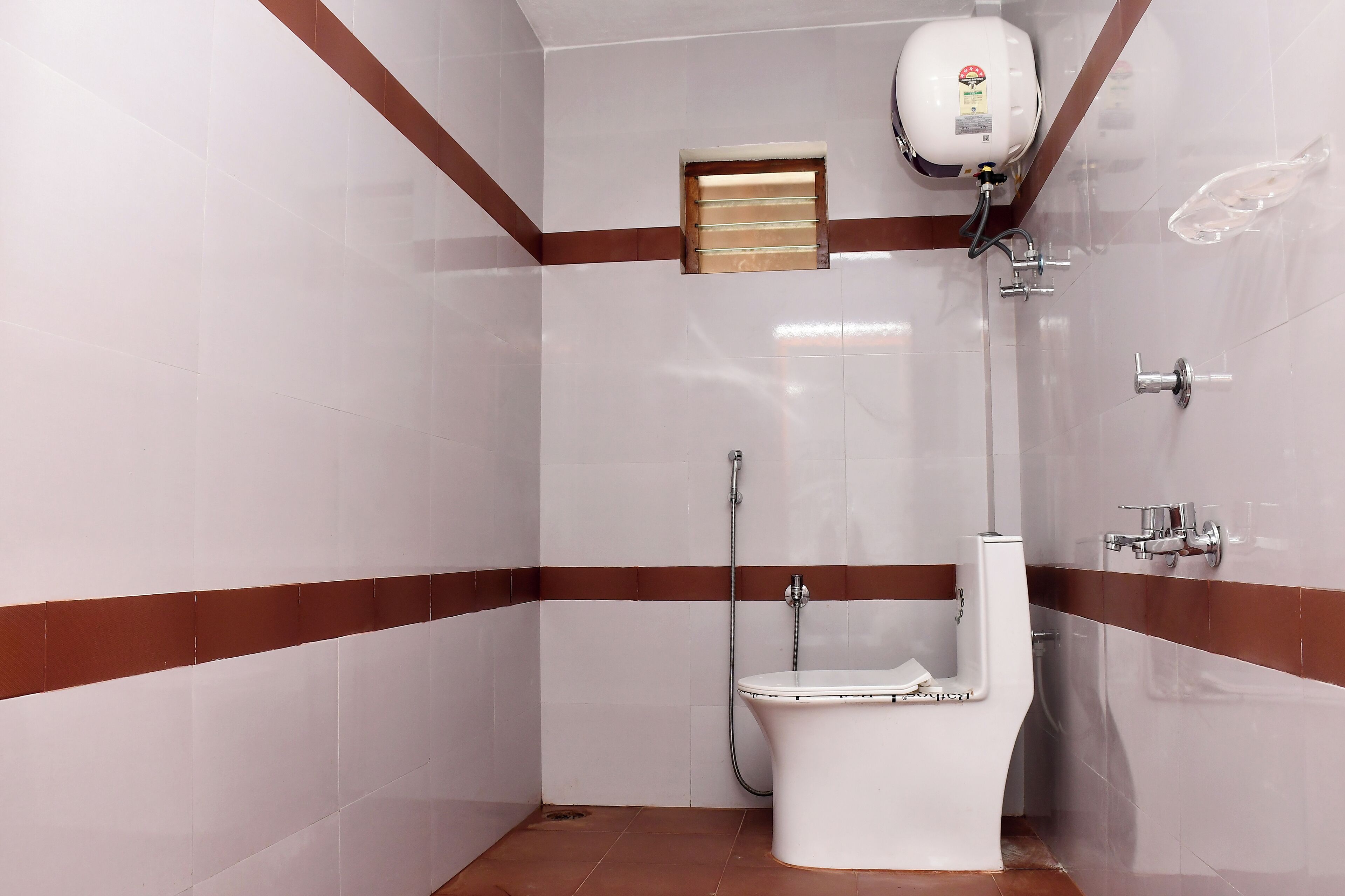 Dobbeltrom | Bad | Dusj, regndusjhode, håndklær og såpe