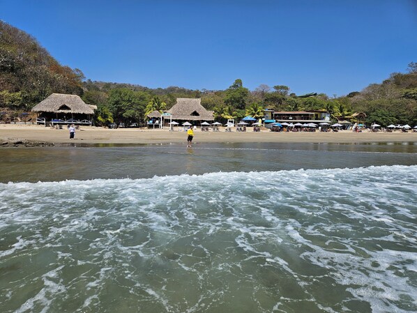 Sun loungers, beach towels - Casa Aguila. Charming house in beautiful San Juan del Sur, (San Juan del Sur)
