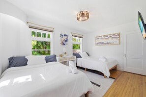 3 bedrooms, desk, iron/ironing board, travel cot