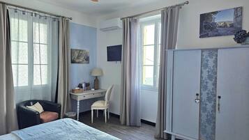 Comfort tweepersoonskamer, 1 queensize bed, uitzicht op zee | Gratis wifi