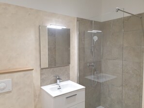 Bathroom - A Caserella (Valle-de-Campoloro)