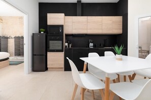 Fridge, microwave, oven, stovetop - Ruzafa Apartment 1 bedroom 2 double sofa bed (València)