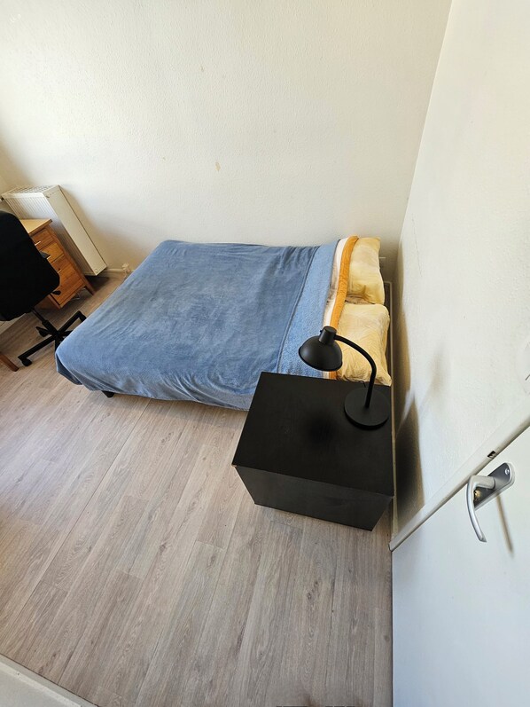 1 chambre, fer et planche à repasser, Wi-Fi gratuit, draps fournis