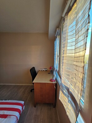1 chambre, fer et planche à repasser, Wi-Fi gratuit, draps fournis