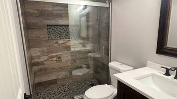 淋浴设施、吹风机、毛巾