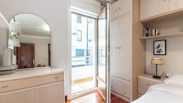 3 Schlafzimmer, Schreibtisch, Bügeleisen/Bügelbrett, Reisekinderbett