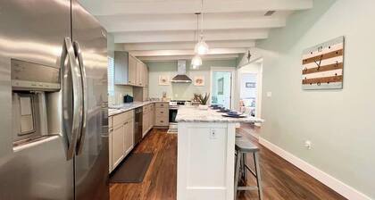 3-bedroom house in charming Steinhatchee with AC, WiFi. Enjoy a relaxing getaway