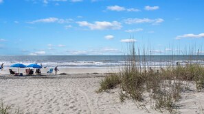 På stranden
