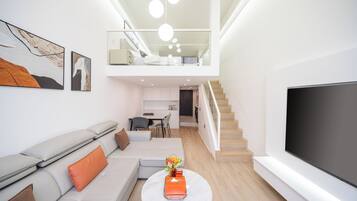 Deluxe duplex 1 bedroom 1 living room suite (kitchen washing machine refrigerator microwave oven) | 1 habitación, escritorio y espacio para trabajar con laptop