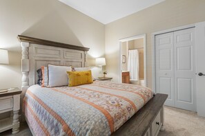 3 soverom, strykejern/-brett, wi-fi (inkludert) og senget øy