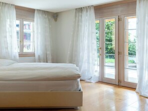 3 soverom, strykejern/-brett, reiseseng for barn og wi-fi