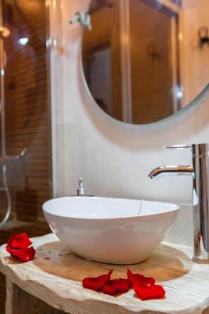 Shower, hair dryer, towels, soap - Noah house city center (Cádiz)