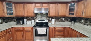 Fridge, microwave, oven, stovetop - Best place to stay-Bucks county (Feasterville-Trevose)