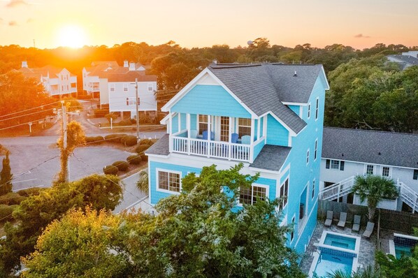 Exterior - Salty Mermaid: Ocean-View Retreat, Private Pool & Spa (Surfside Beach)