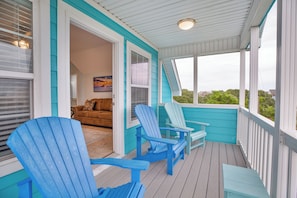 Terrace/patio - Salty Mermaid: Ocean-View Retreat, Private Pool & Spa (Surfside Beach)