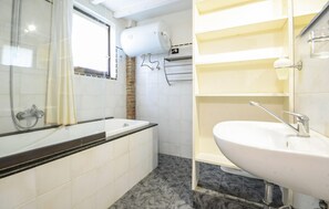 Bathroom - Cozy home in Palaia with WiFi (Palaia)