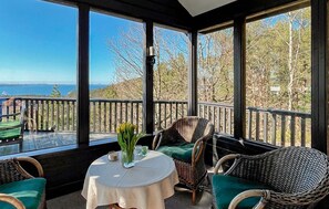 Outdoor dining - 4 bedroom cozy home in Idse (Idse)
