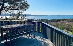 Outdoor dining - 4 bedroom cozy home in Idse (Idse)