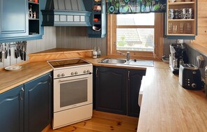 冷蔵庫、オーブン、コンロ、食器洗い機