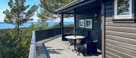 تناول الطعام بالخارج