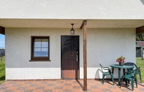 Outdoor dining - Amazing home in Podamirowo (Podamirowo)