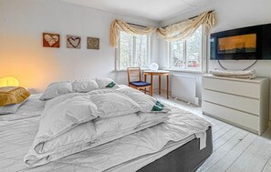 3 bedrooms, travel crib, free WiFi