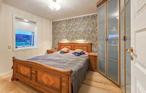 2 bedrooms, travel cot, free WiFi