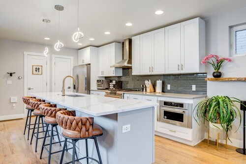 1 Mi to Dtwn Denver: Sleek Duplex w/ Rooftop Deck!