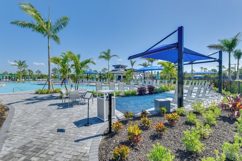 Balcony + Golf Course View: Venice Condo w/ Perks!