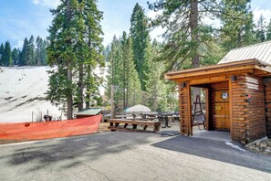 Interior - Hike, Sled & Ski! Cozy Tahoe City Condo w/ Hot Tub (Tahoe City)