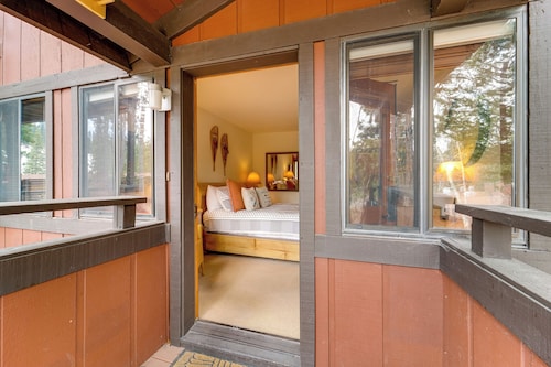 Hike, Sled & Ski! Cozy Tahoe City Condo w/ Hot Tub