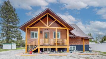 House (Multiple Bedrooms) | Front of property