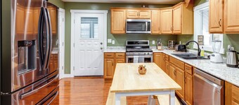 Deck w/ Hot Tub: Ashton 'cozy Cub Cabin'