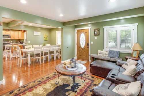 Deck w/ Hot Tub: Ashton 'cozy Cub Cabin'