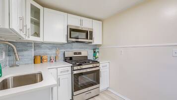 Apartment (0 Bedroom) | Interior