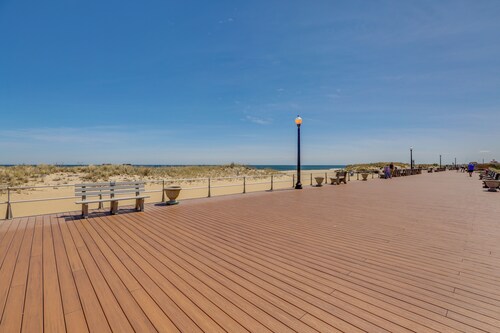 Walk to Ocean Grove Beach: Apt in New Jersey