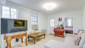 Apartment (2 Bedrooms) | Living area | TV