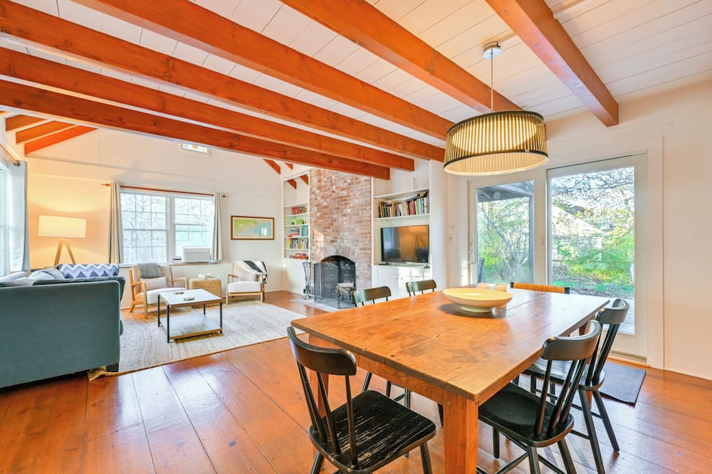 Walk to Amagansett Beach: Cottage w/ Deck! - Lake Montauk, NY