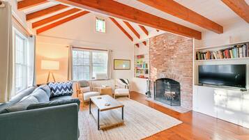 Cottage (4 Bedrooms) | Front of property