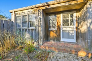 Cottage (4 Bedrooms) | Interior - Walk to Amagansett Beach: Cottage w/ Deck! (Amagansett)
