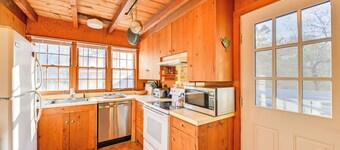 Walk to Amagansett Beach: Cottage w/ Deck!