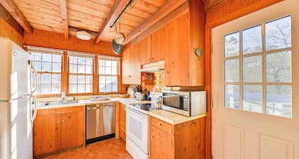 Walk to Amagansett Beach: Cottage w/ Deck!