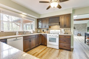 Interior - 1/2 Mi to Boat Ramp: Lake Wallenpaupack Retreat! (Lakeville)